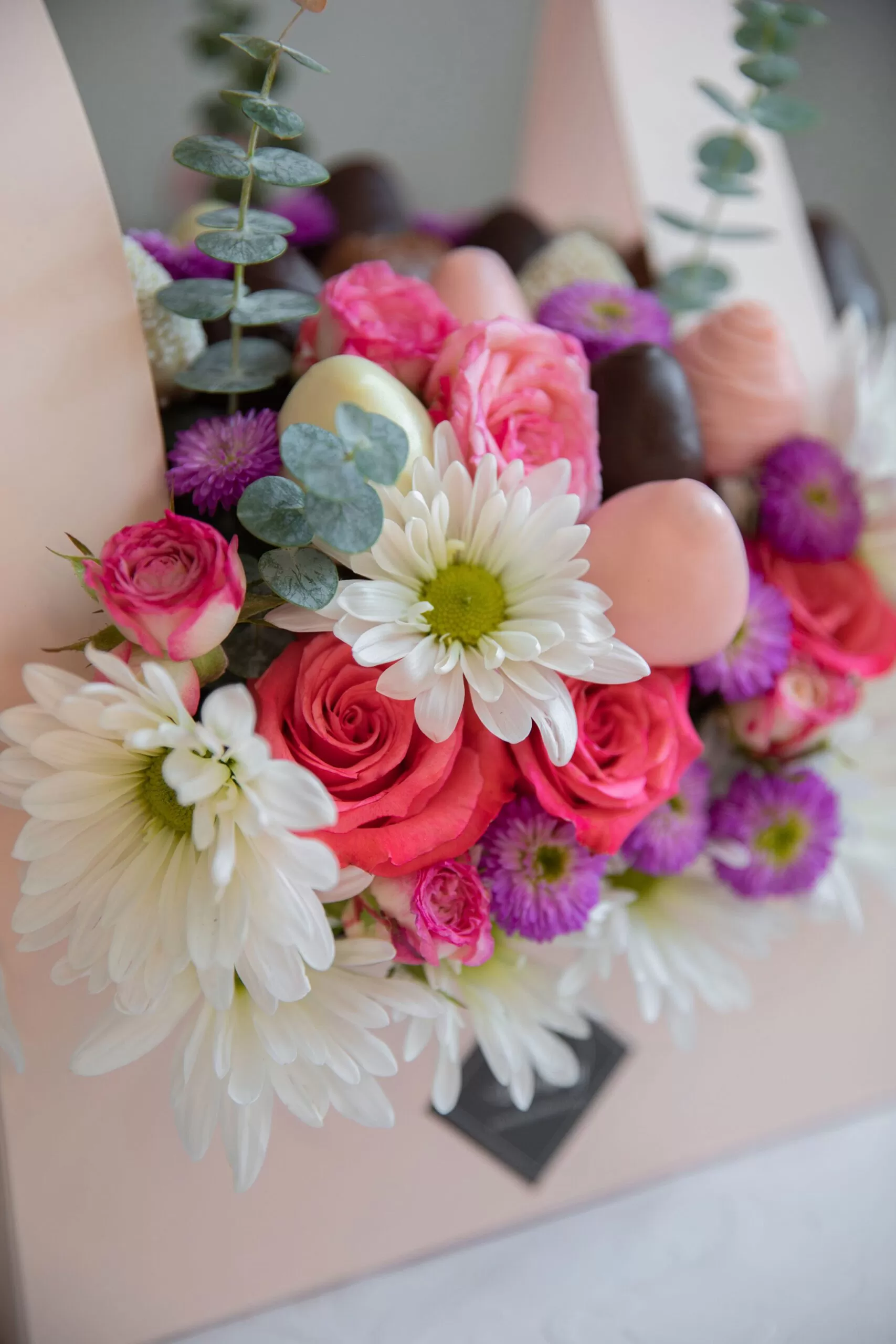 chocolate coveredstrawberriesbouquet