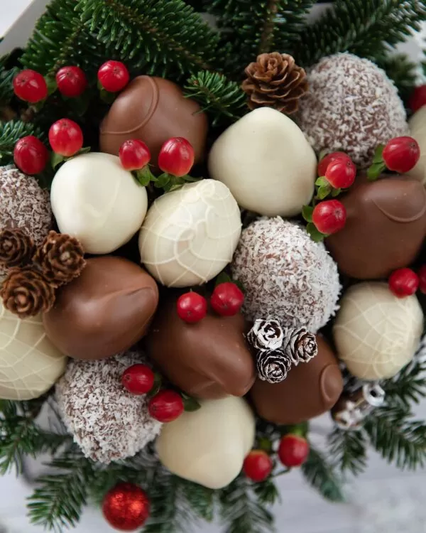 Christmas Chocolate Covered Strawberry Basket