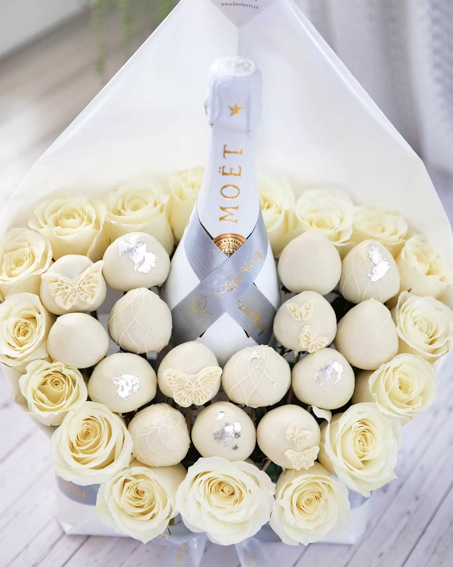 chocolate strawberry bouquet with roses