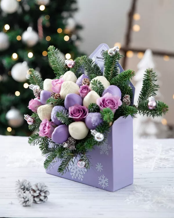 Christmas Chocolate Covered Strawberry ARrangement