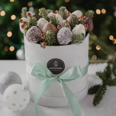 Christmas Chocolate Covered Strawberry ARrangement