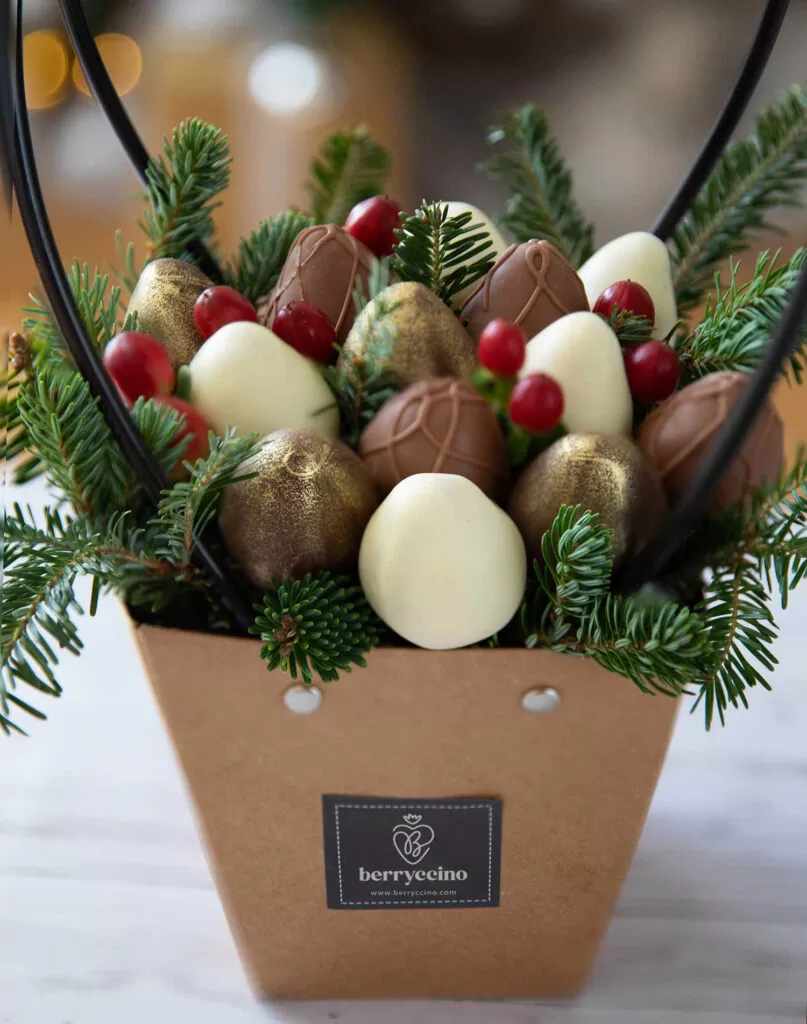 Christmas Chocolate Covered Strawberry ARrangement