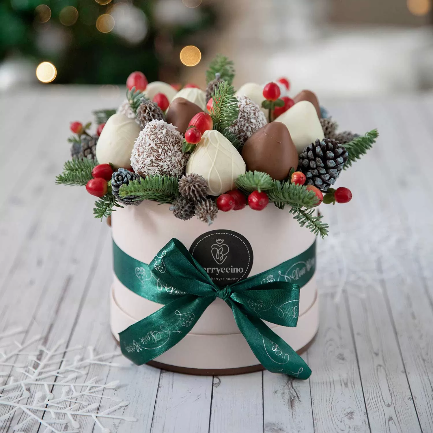 Christmas Chocolate Covered Strawberry ARrangement