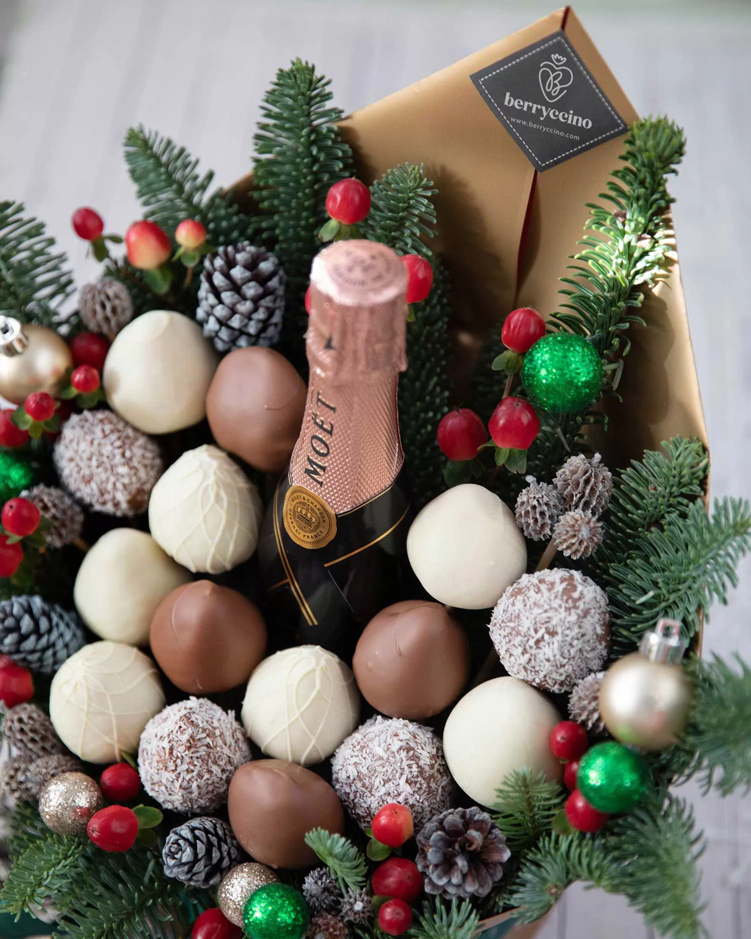 Christmas Chocolate Covered Strawberries