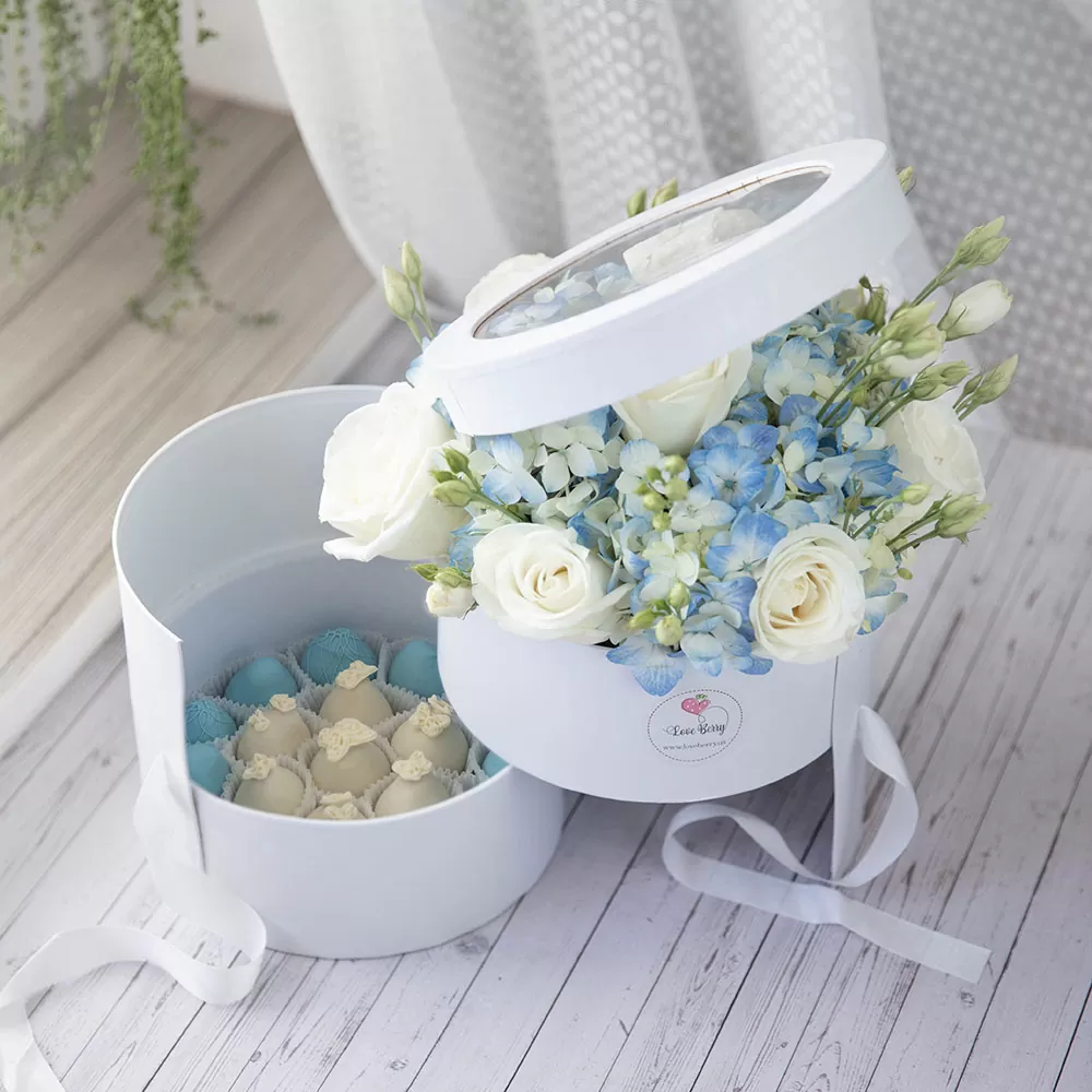 vegan chocolate covered strawberry arrangement