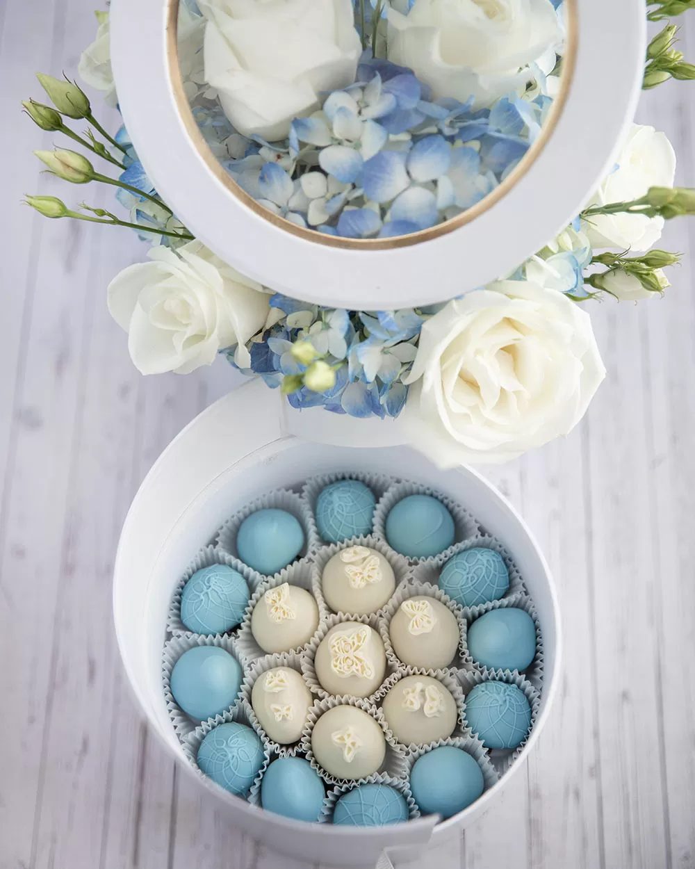 vegan chocolate covered strawberry arrangement