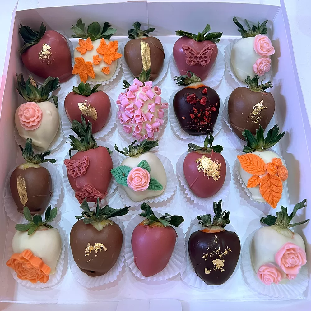 Christmas Chocolate Covered Strawberry ARrangement