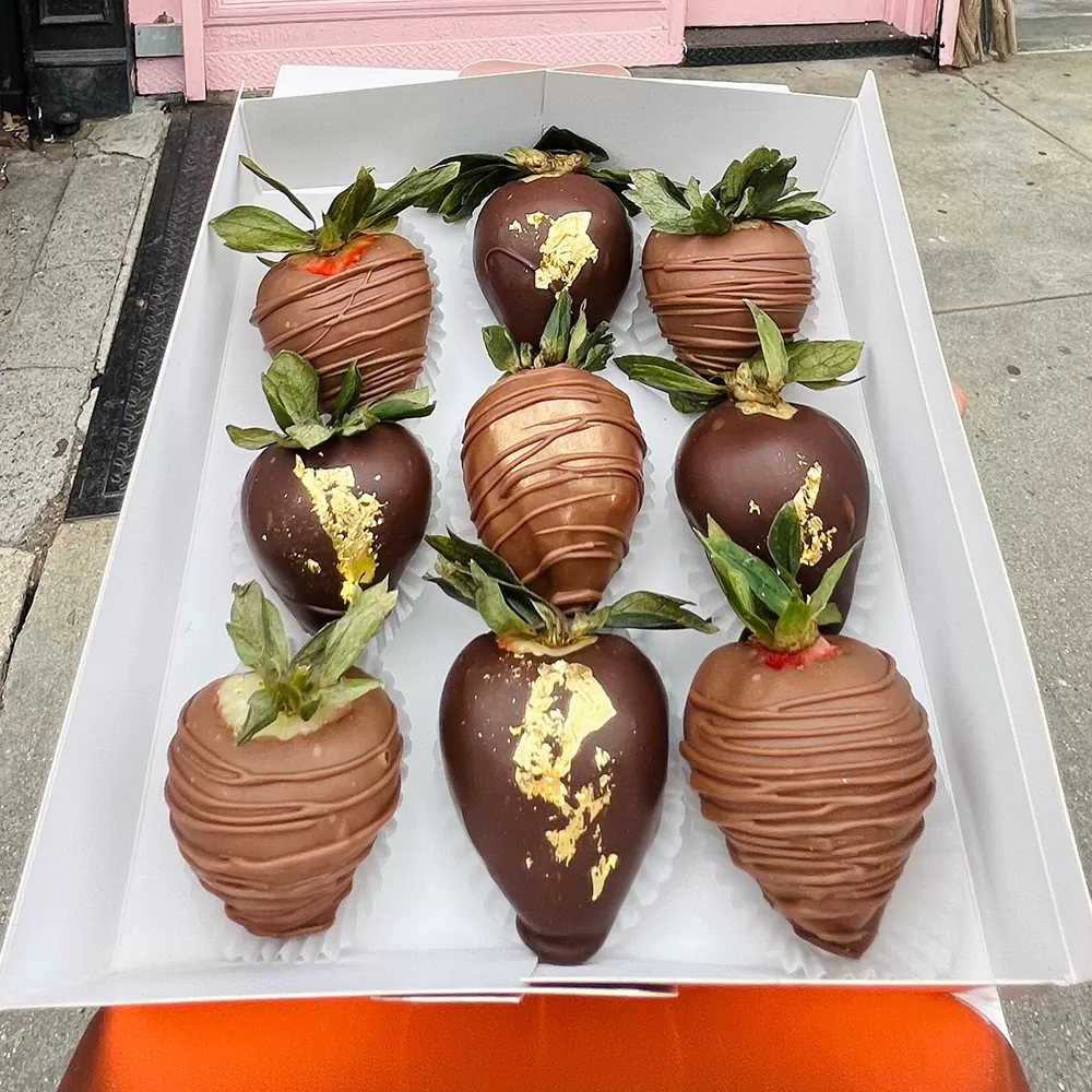 Christmas Chocolate Covered Strawberry ARrangement