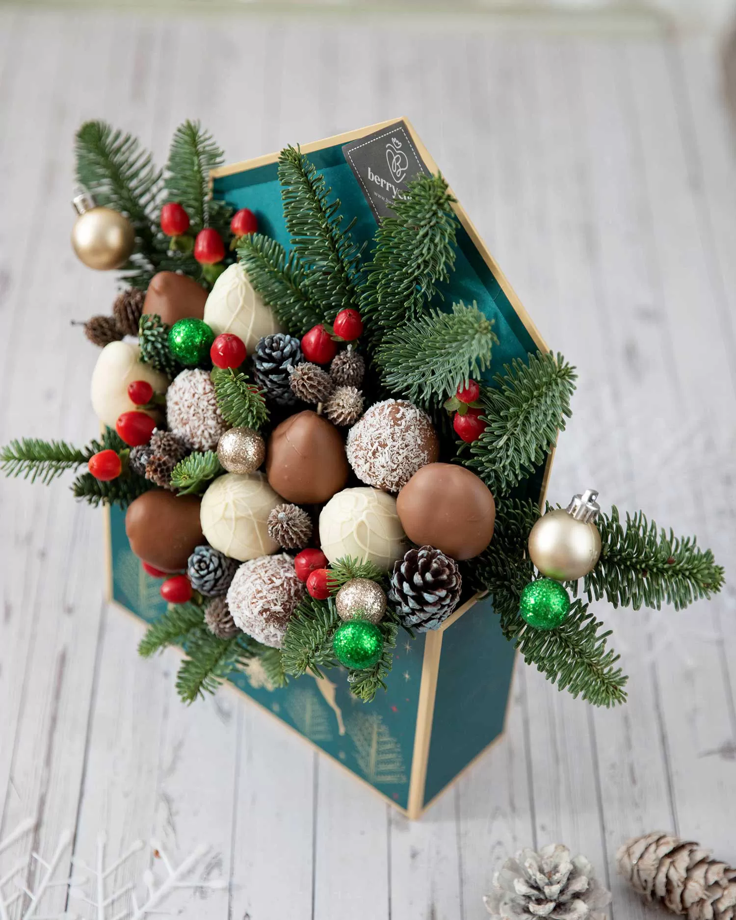 chocolate covered strawberry for christmas holiday