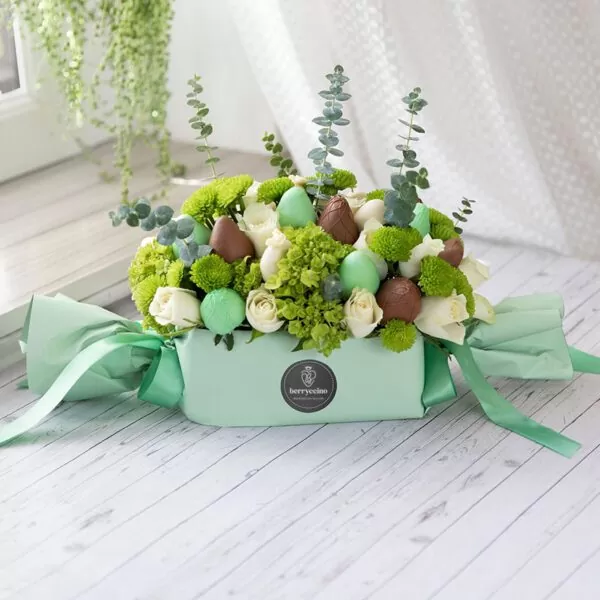 green and white chocolate covered strawberry bouquet