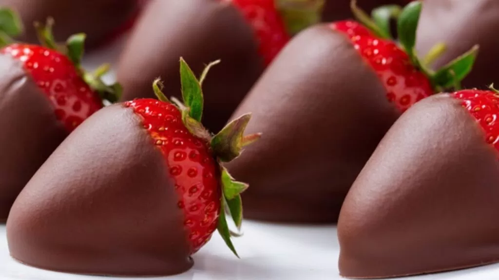 chocolate strawberries fresh