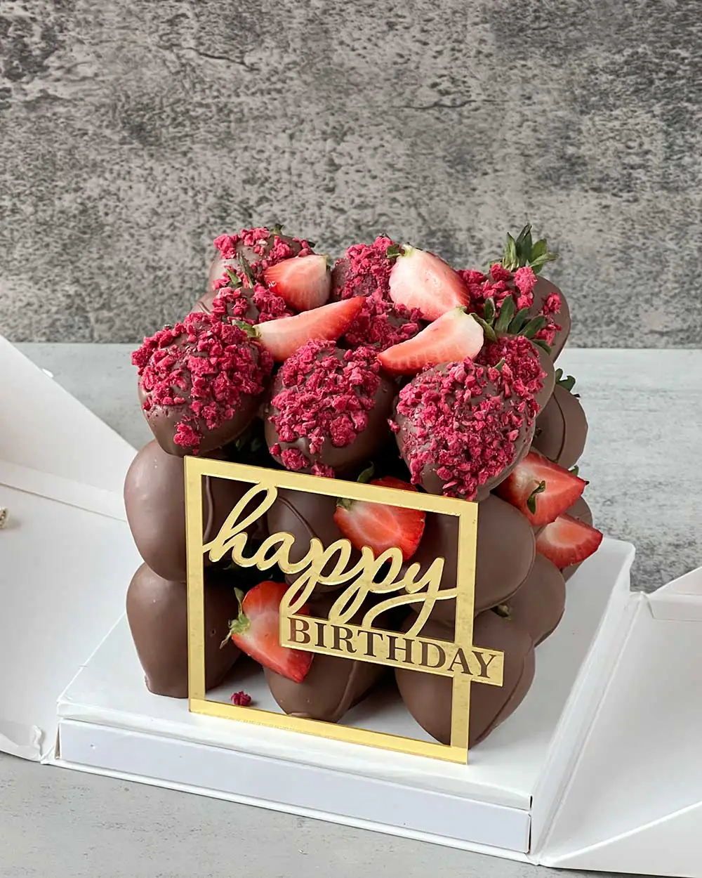 CHOCOLATE STRAWBERRY CAKE - Image 3