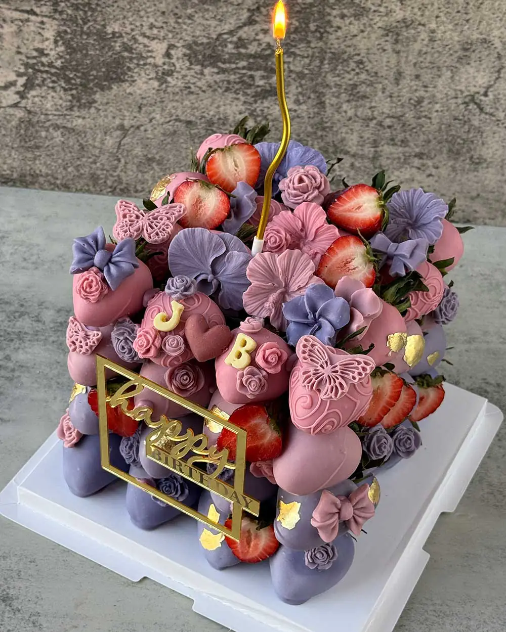 Large Lavender & Pink Chocolate-Covered Strawberry Cake – 64 pcs - Image 2